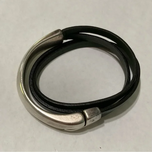 Unique Green Leather strap wrap bracelet metallic U shape magnetic closure - Picture 6 of 10